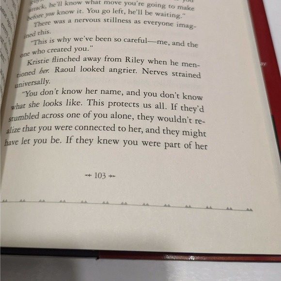 Twilight Saga, The Short Second Life of Bree Tanner (Hardcover, First Edition) - Picture 6 of 9